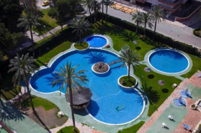 NUEVO, primera linea de playa, con piscina y vistas al mar